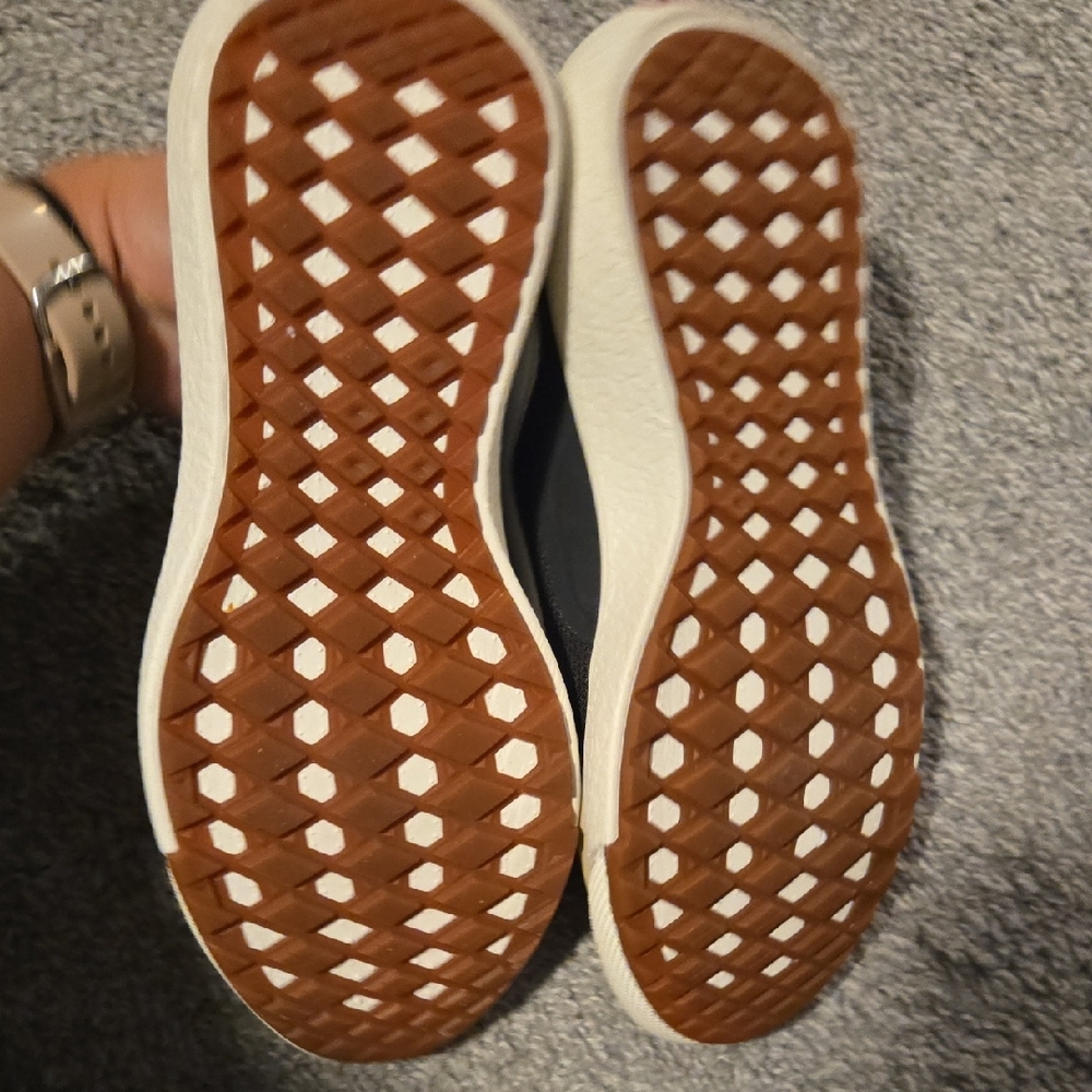 Vans Ultrarange Beige and Black Sneakers - Picture 4 of 7